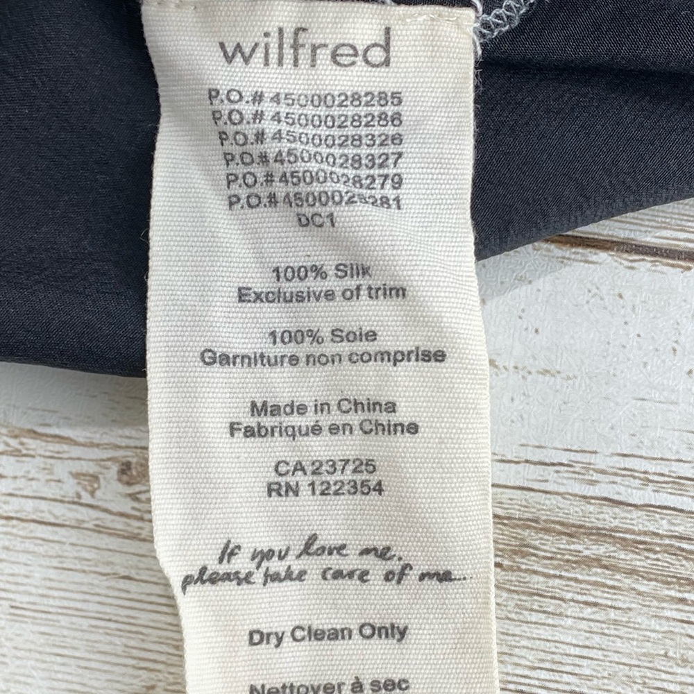 under \ Wilfred 100% Silk Gray V Neck Camisole w/ Adjustable Straps- size M - Picture 10 of 12